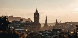 Kostenloser Zugang zu Tampons und Binden in Schottland Edinburgh, Schottland