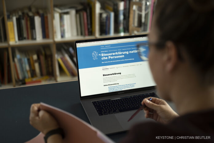 STEUERERKLAERUNG, STEUER, STEUERN, ONLINE-STEUERERKLAERUNG, ZHPRIVATETAX, LAPTOP, ZUERICH, 2020, STEUERN 2020, STEUERERKLAERUNG 2020,
