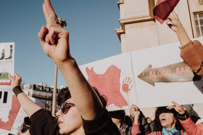 Manifestation place du Trocadero, des Iraniens de France, en solidarite avec les femmes iraniennes et le mouvement de protestation en Iran.